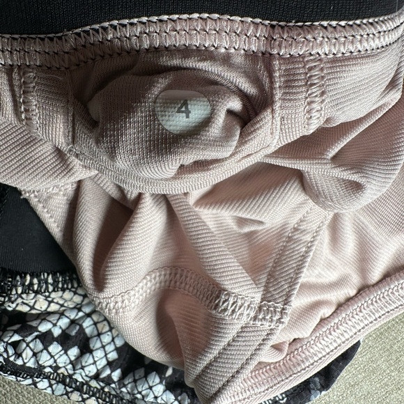 Lululemon Sunset Salutation shorts - Picture 6 of 7